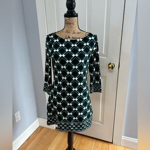 Small White House/black market patterned dress